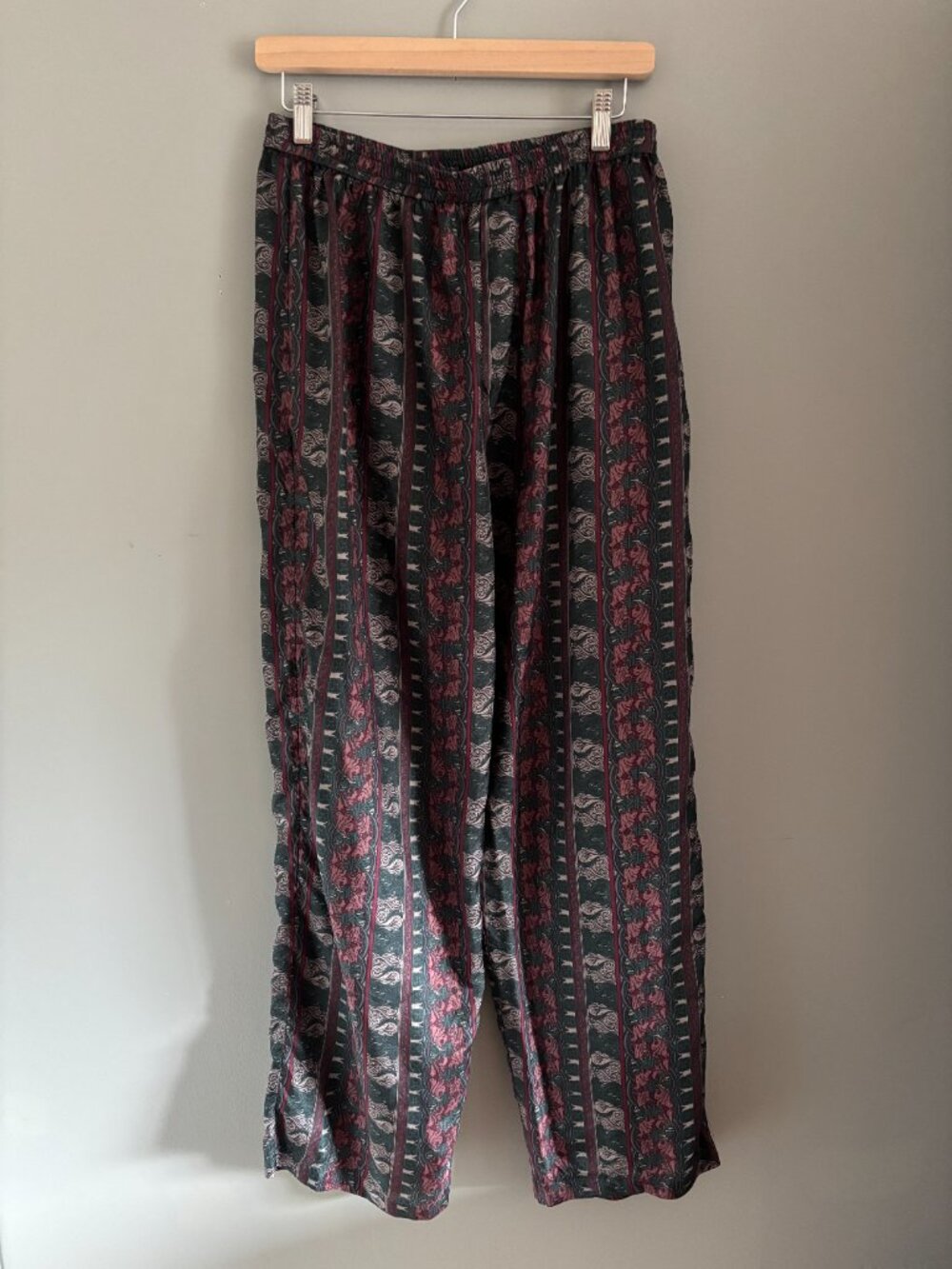 Silk Art Nouveau Patterned Pajama Set - Picture 6 of 12